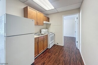 28 W Blackwell St-Unit -2 in Dover, NJ - Foto de edificio - Building Photo