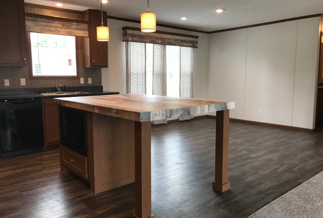 1911 Magnolia St in Columbus, MI - Foto de edificio - Building Photo