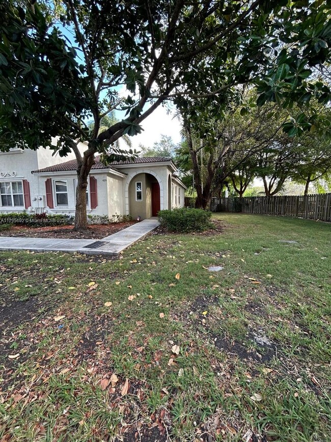 4295 NE 10th Ct in Homestead, FL - Building Photo - Building Photo