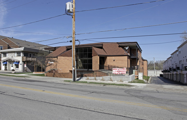 Harwood Apartments in Milwaukee, WI - Building Photo - Building Photo