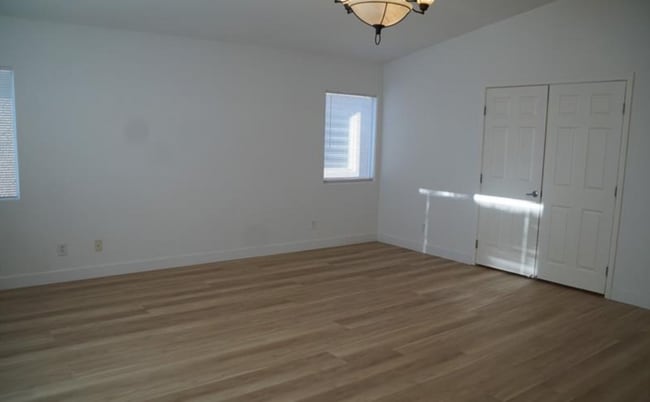 389 Foster Springs Rd in Las Vegas, NV - Building Photo - Building Photo