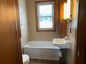 641 Wyoming St in Waterloo, IA - Building Photo - Building Photo