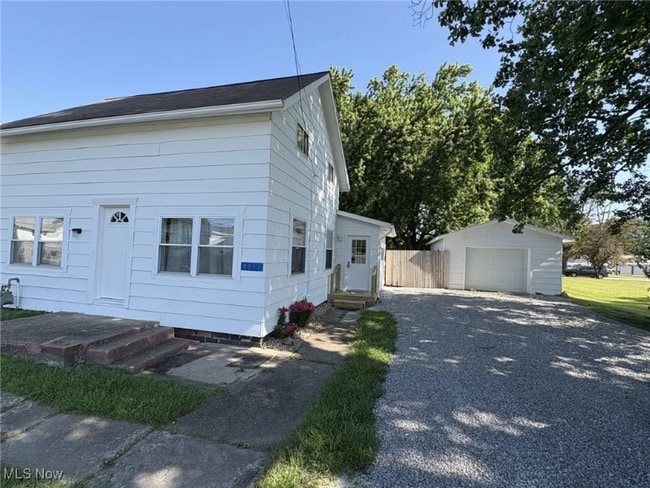 9513 Edison St NE in Alliance, OH - Building Photo - Building Photo