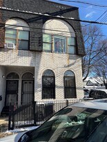 77-19A Parsons Blvd in Queens, NY - Building Photo