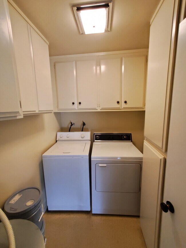 1008 Commons Dr in Sacramento, CA - Building Photo - Building Photo
