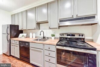 106 7th St SE in Washington, DC - Building Photo - Building Photo