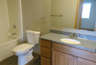 1411 E Sioux Ave, Unit Apt C in Pierre, SD - Building Photo - Building Photo