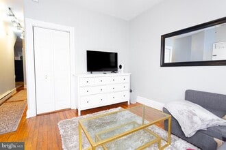 1211 33RD St NW-Unit -1 in Washington, DC - Building Photo - Building Photo