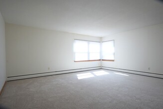 2025 Montreal Ave in St. Paul, MN - Foto de edificio - Interior Photo