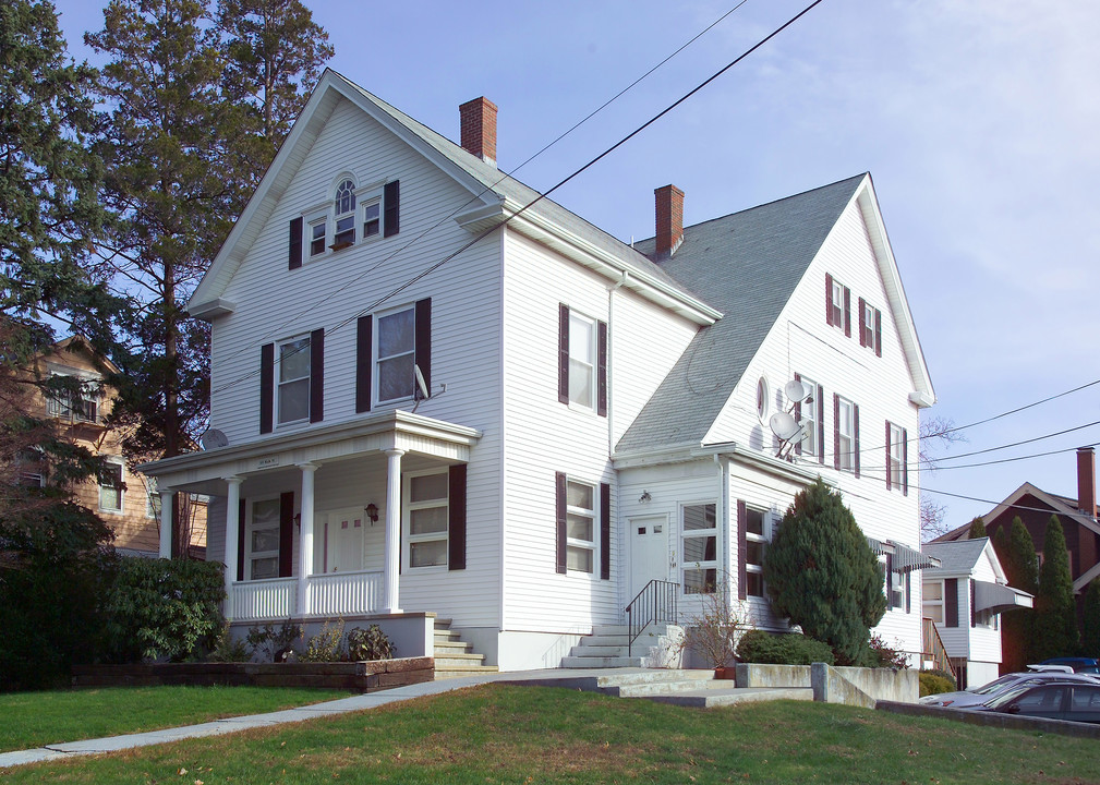 275 High St in Fall River, MA - Foto de edificio