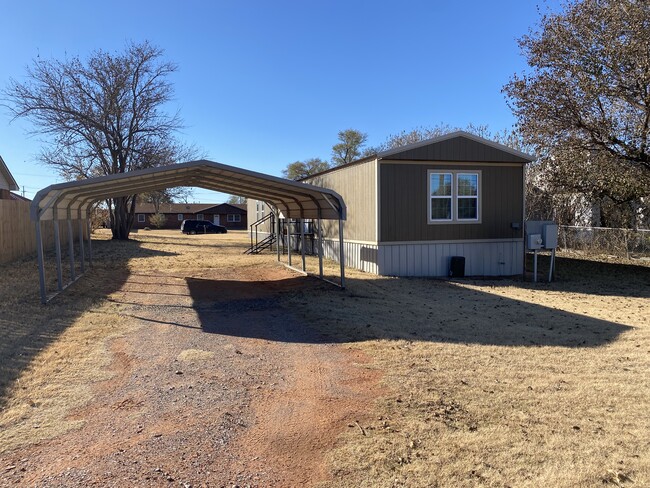 1103 Dunn St in Hammon, OK - Building Photo - Building Photo