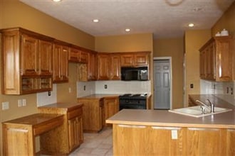 1008 S Carriage Ave in Springfield, MO - Foto de edificio - Building Photo