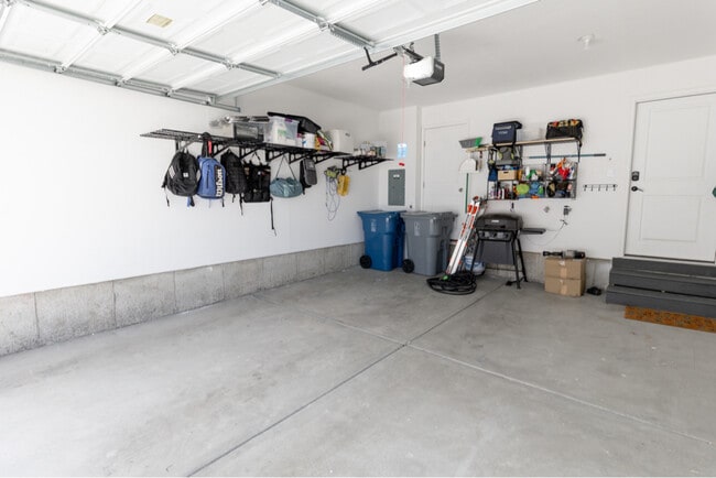 913 E Flotsam Wy in Saratoga Springs, UT - Building Photo - Building Photo