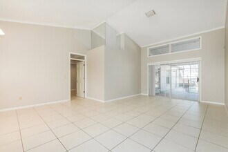 2714 Mock Orange Ct in Valrico, FL - Building Photo - Building Photo