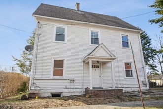 2 Meeker Pl in Millburn, NJ - Building Photo - Building Photo