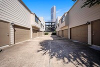 1829 Augusta Dr in Houston, TX - Building Photo - Building Photo