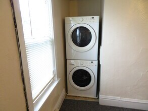 327 W Brady St in Butler, PA - Foto de edificio - Building Photo