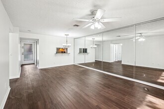 12012 Greenway Cir S in Royal Palm Beach, FL - Building Photo - Building Photo