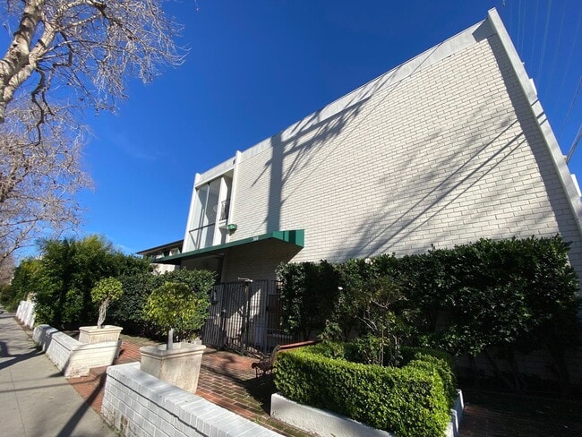 r360 in Beverly Hills, CA - Foto de edificio - Building Photo