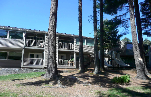 West Devils Lake Apartments in Lincoln City, OR - Building Photo