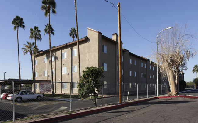 Lemon Grove Apartments in Phoenix, AZ - Foto de edificio - Building Photo