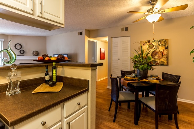 Avery Park in Englewood, CO - Foto de edificio - Interior Photo