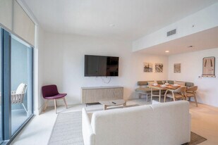 601 NE 1st Ave in Miami, FL - Building Photo