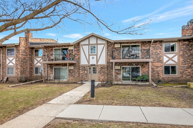 property at 9S125 Lake Dr