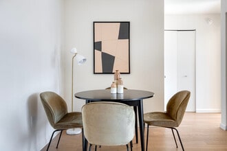 255 W 94th St in New York, NY - Foto de edificio - Building Photo