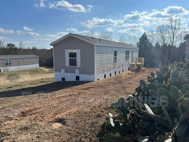 66 Mt Pilot Mhp Dr in Taylorsville, NC - Building Photo - Building Photo
