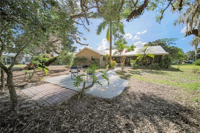 property at 1250 Riverbend Dr