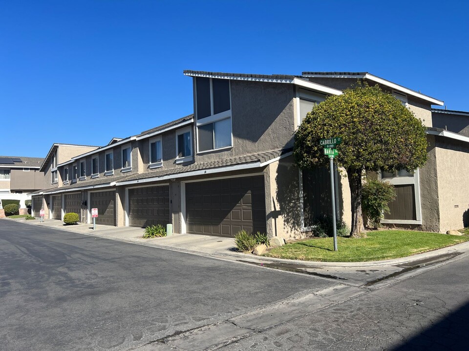 87 Cabrillo Ct in Santa Paula, CA - Building Photo