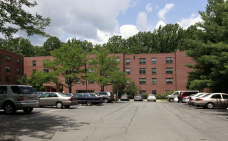 Burke Lake Gardens Apartments