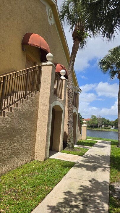 4280 San Marino Blvd in West Palm Beach, FL - Building Photo