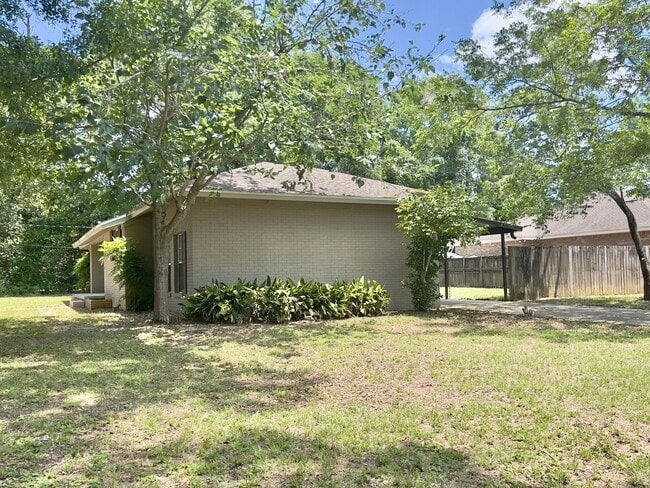 190 Adams Dr in Crestview, FL - Building Photo - Building Photo