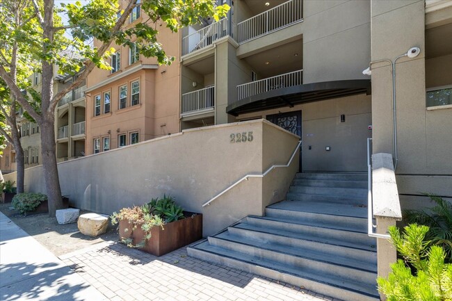 2255 Showers Dr, Unit 334 in Mountain View, CA - Foto de edificio - Building Photo