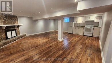 317 Burrows Hall Blvd in Toronto, ON - Building Photo - Building Photo