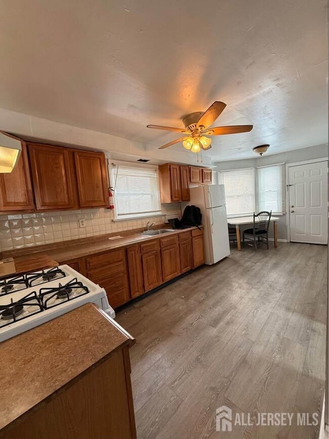 53 Hassart St in New Brunswick, NJ - Building Photo - Building Photo