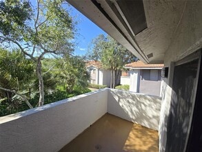 8414 Coral Lake Way in Coral Springs, FL - Building Photo - Building Photo