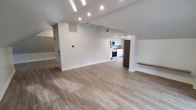 1001 N Main St, Unit 1001a in Burlington, NC - Building Photo - Building Photo