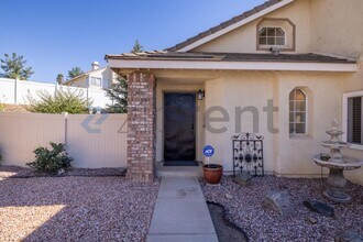 28207 Ajilwood Ct in Menifee, CA - Foto de edificio - Building Photo