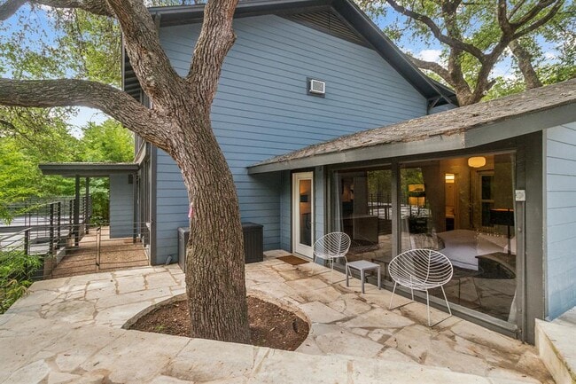 1501 Rockdale Cir in Austin, TX - Building Photo - Building Photo
