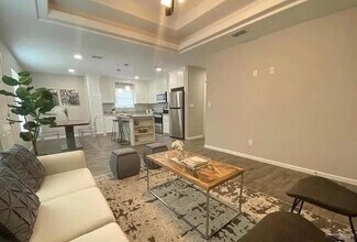 11 Golden Nugget in Edinburg, TX - Building Photo - Building Photo