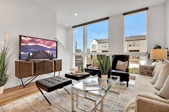 4426 Cabell Dr in Dallas, TX - Foto de edificio - Building Photo