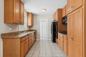 1902 N Washington St in Wheaton, IL - Foto de edificio - Building Photo