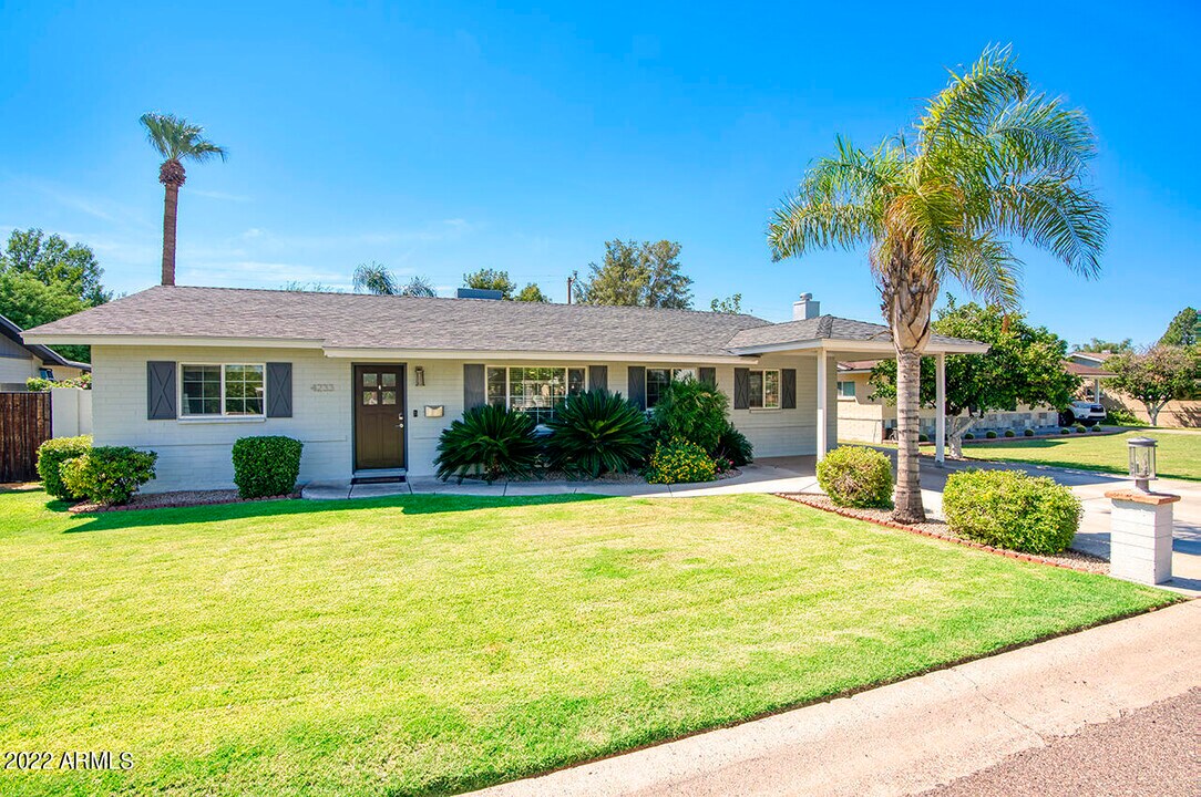 4233 E Mulberry Dr in Phoenix, AZ - Building Photo