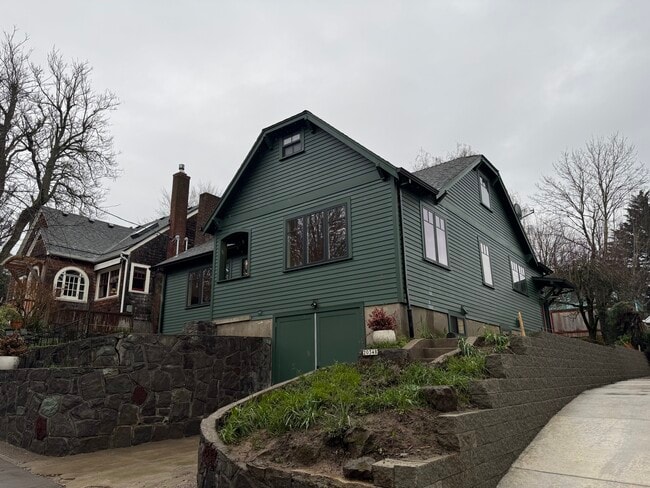 2034 SE 28th Pl in Portland, OR - Building Photo - Building Photo