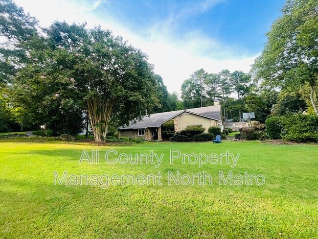 5215 Skidaway Dr