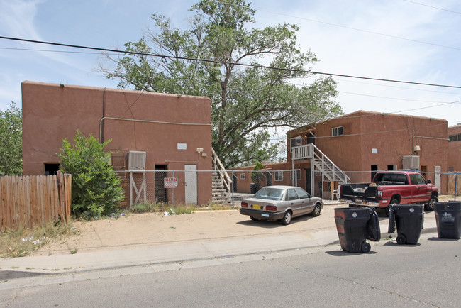 329-333 Pennsylvania St NE in Albuquerque, NM - Building Photo - Building Photo