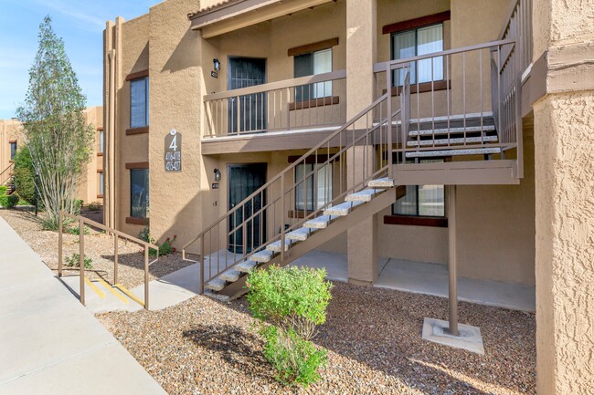 Westcourt Village in Tucson, AZ - Foto de edificio - Building Photo